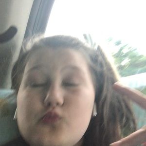 Meet your Posher, Ella